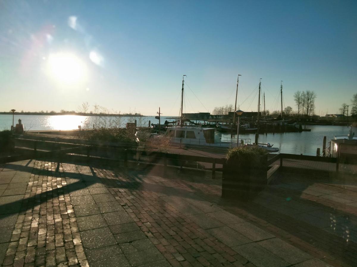 Bj Chalets - De Rug 3 - Vakantiepark Lauwersoog - Luxe Chalet Met Vaatwasser En Inloopkast! Vroege Incheck! Met Airco! Екстериор снимка