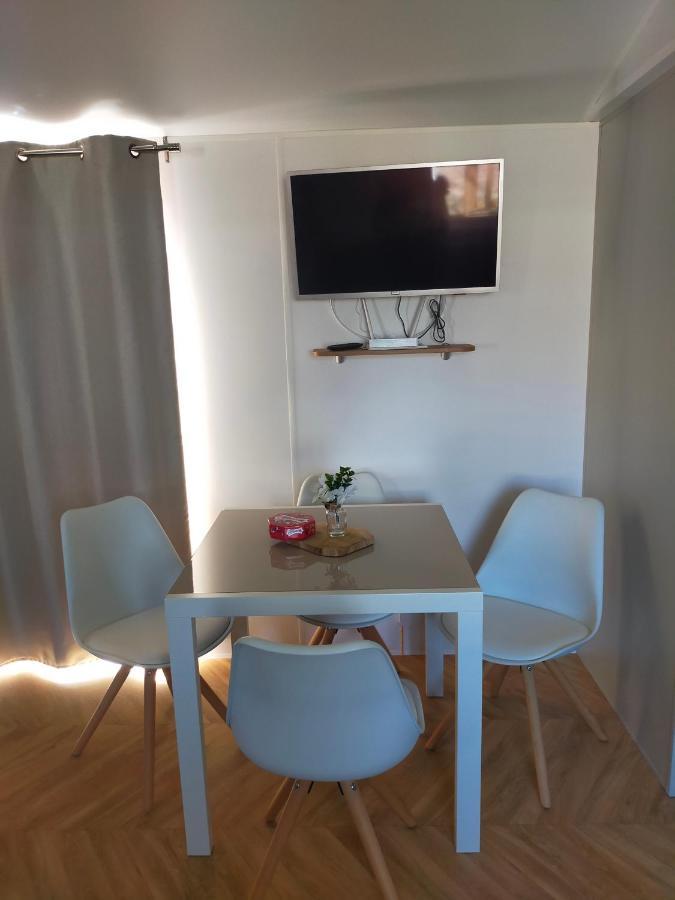 Bj Chalets - De Rug 3 - Vakantiepark Lauwersoog - Luxe Chalet Met Vaatwasser En Inloopkast! Vroege Incheck! Met Airco! Екстериор снимка