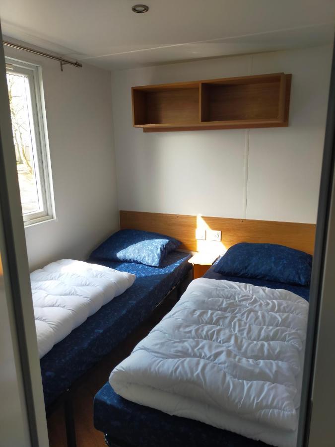 Bj Chalets - De Rug 3 - Vakantiepark Lauwersoog - Luxe Chalet Met Vaatwasser En Inloopkast! Vroege Incheck! Met Airco! Екстериор снимка